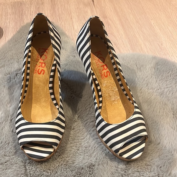 MICHAEL KORS HEELS!! - Picture 3 of 5